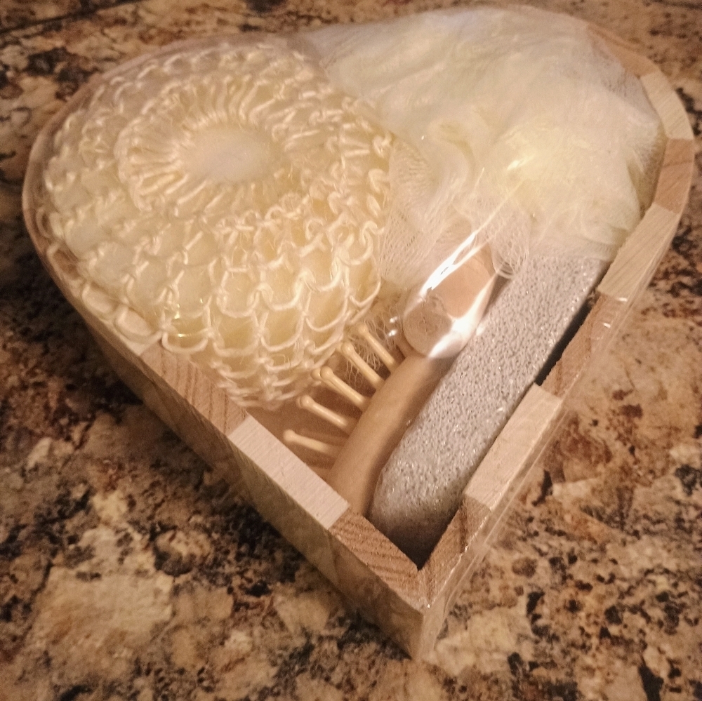 Heart-shaped bath gift set with loofah and brush. Perfect for a relaxing bath